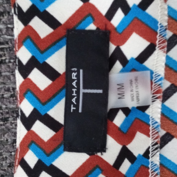 💙T Tahari💙 - Geometric Top - Picture 3 of 16